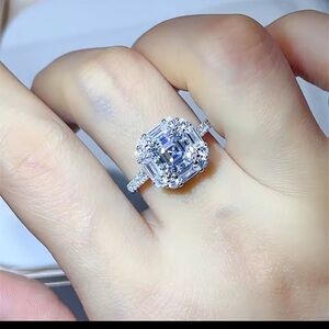 Elegant 9.25  Silver & WhiteTopaz Ring